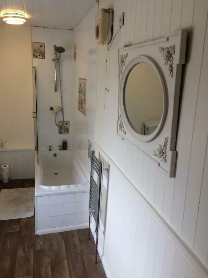 לינה וארוחת בוקר גיסבורו Priory Guest House