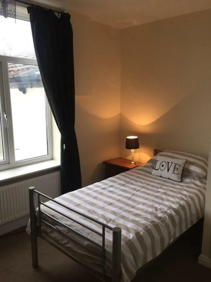 לינה וארוחת בוקר גיסבורו Priory Guest House